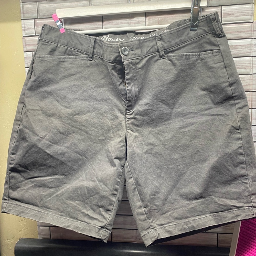 Eddie Bauer women’s legand wash stretch shorts 16W